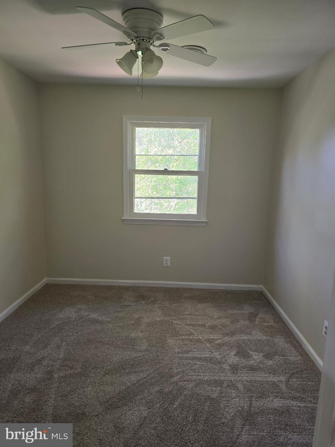 439 Ridgemore Street Fredericksburg, VA 22405 - Photo 13 of 17 an empty room with a window