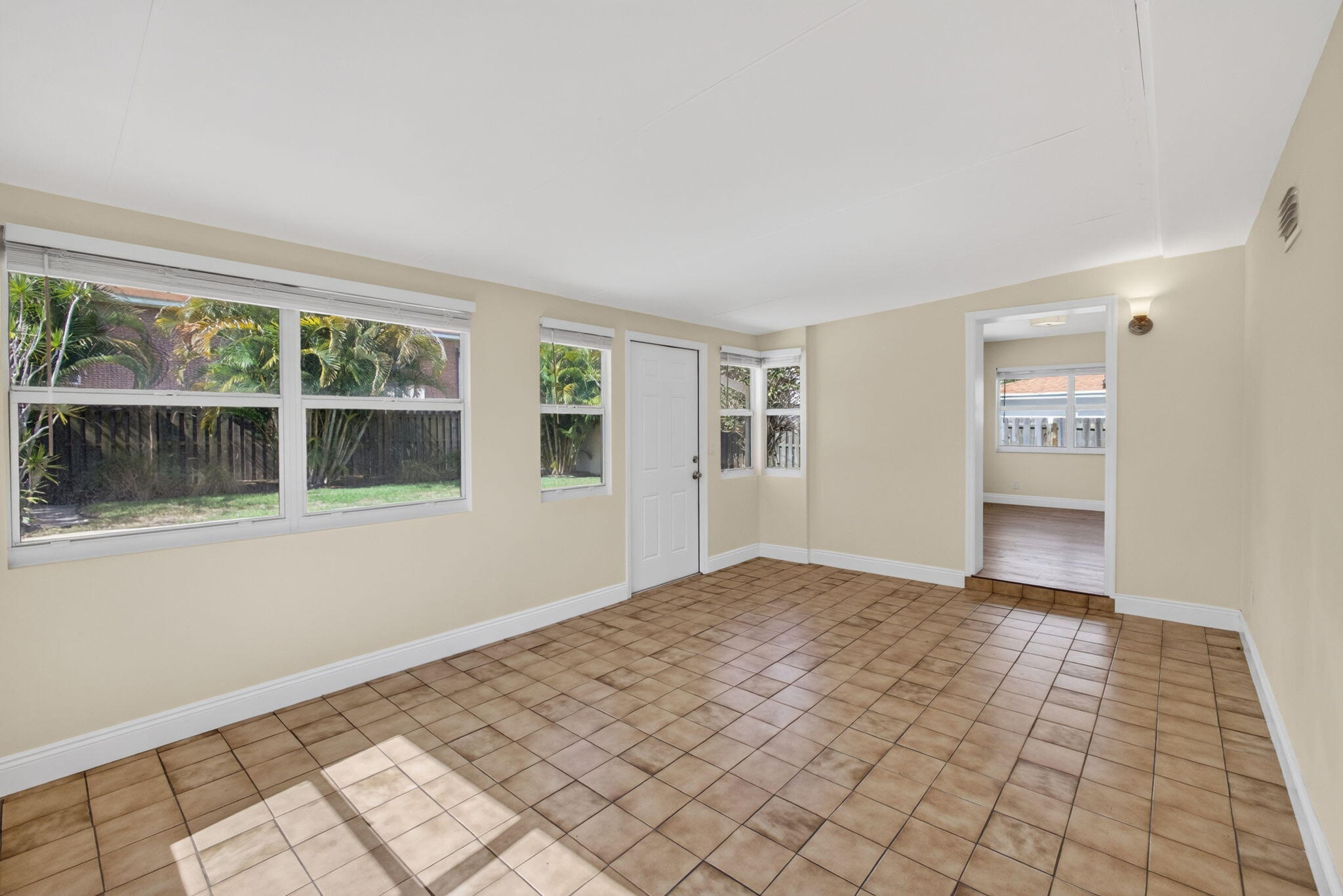 1333 West 31st Street Riviera Beach, FL 33404 - Photo 27 of 46 Living Room