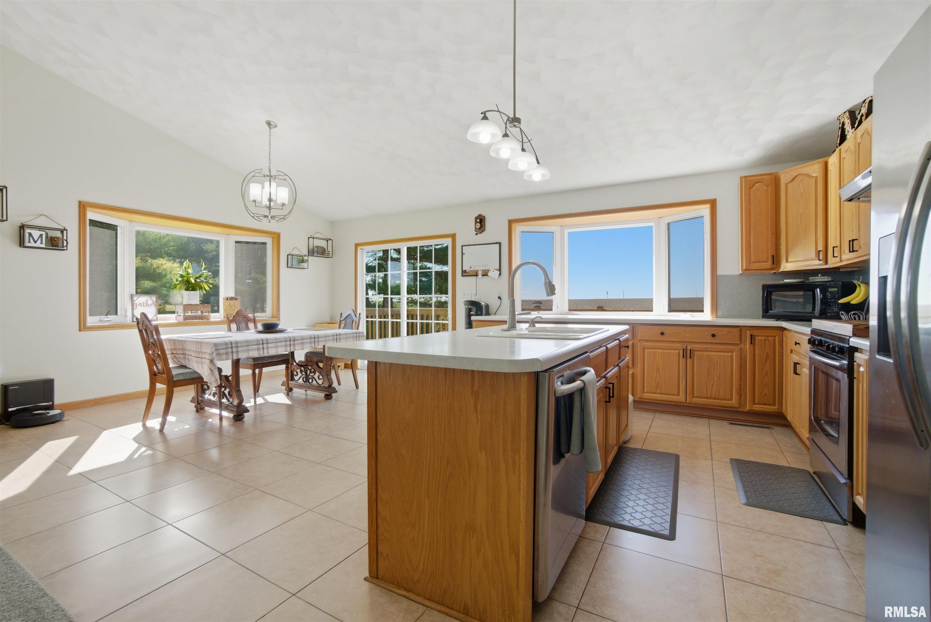 510 Highview Ridge Washburn, IL 61570 - Photo 6 of 46
