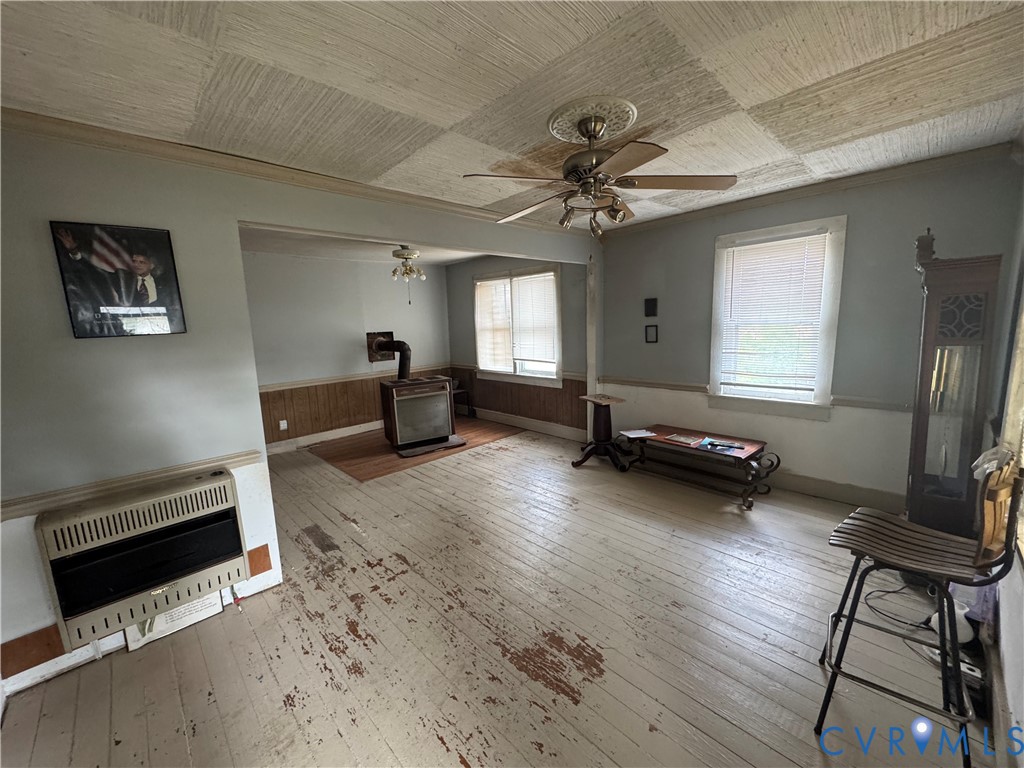 303 Purdy Road Emporia, VA 23847 - Photo 18 of 18 a living room with furniture and a flat screen tv