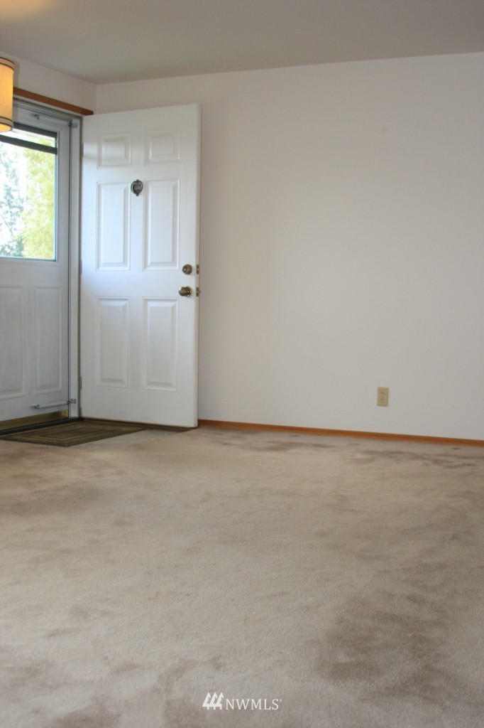 12656 Southeast 169th Place Renton, WA 98058 - Photo 2 of 13 Gallery Image 2
