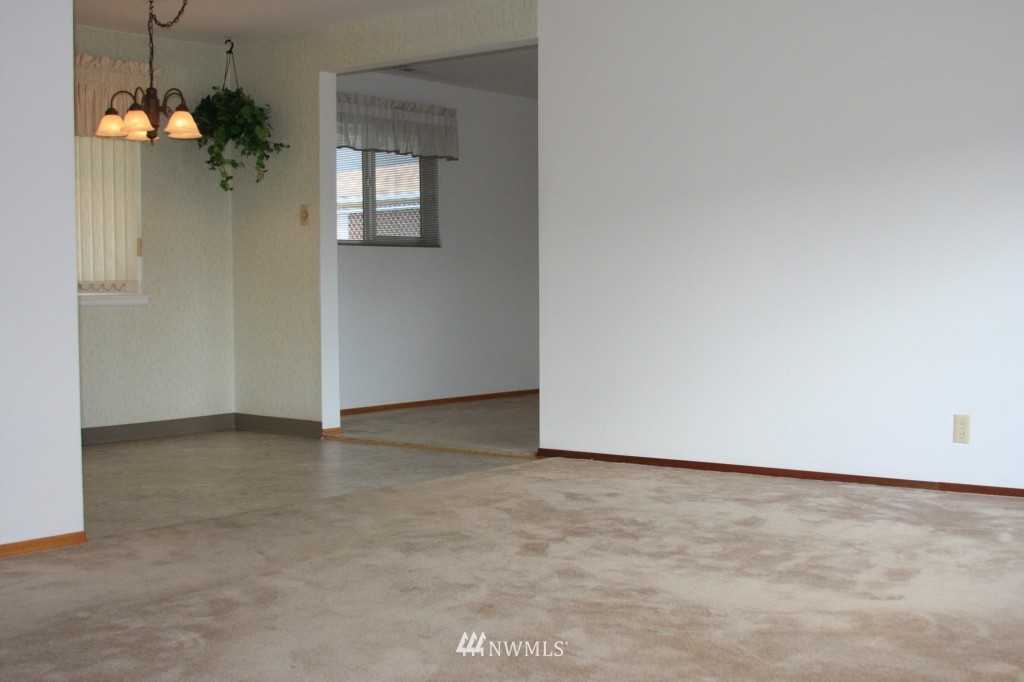 12656 Southeast 169th Place Renton, WA 98058 - Photo 3 of 13 Gallery Image 3