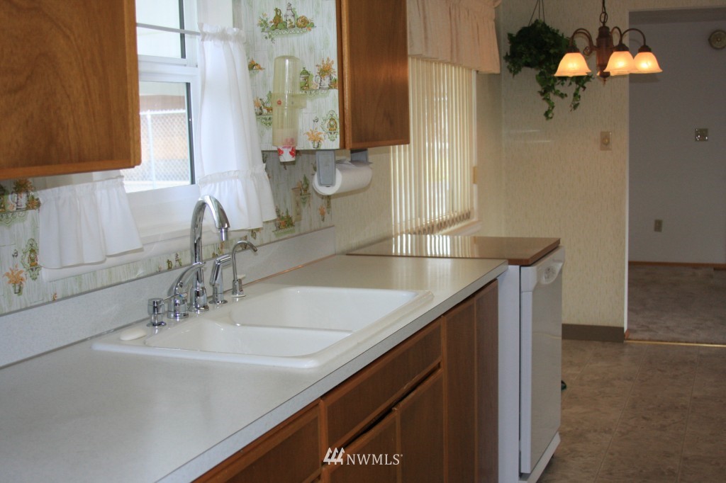 12656 Southeast 169th Place Renton, WA 98058 - Photo 4 of 13 Gallery Image 4