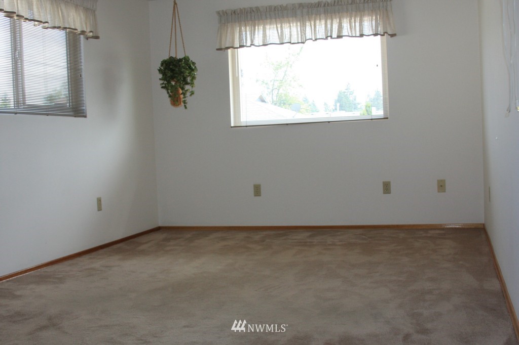 12656 Southeast 169th Place Renton, WA 98058 - Photo 5 of 13 Gallery Image 5