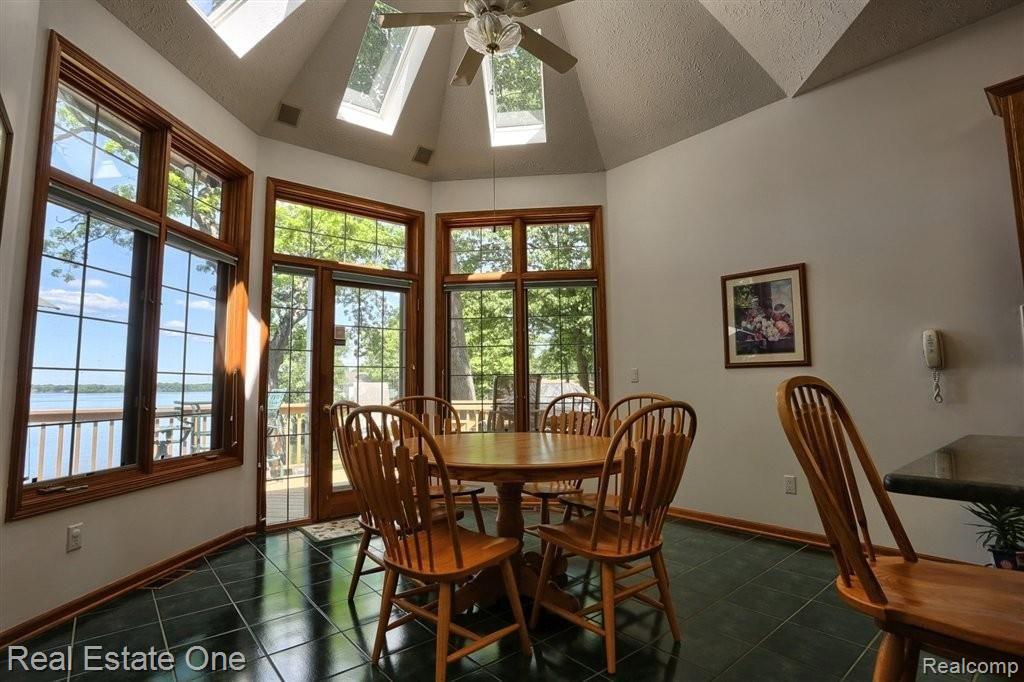 1621 Ridge Road Highland, MI 48356 - Photo 9 of 25 Breakfast Nook