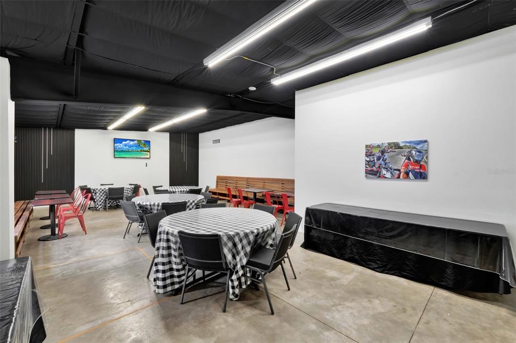 5765 Pit Road Bushnell, FL 33513 - Photo 20 of 35 a very nice looking room with a large window