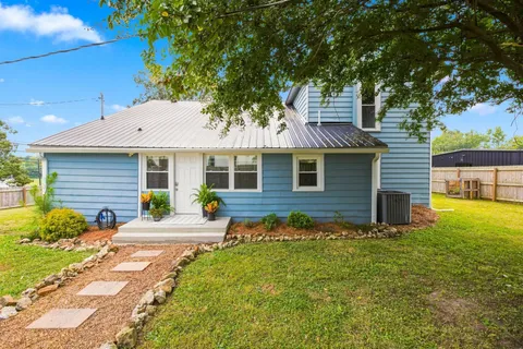 $359,998 | 207 North Woodland Street, Manchester, TN 37355