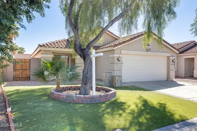 a view of a house with backyard and sitting area