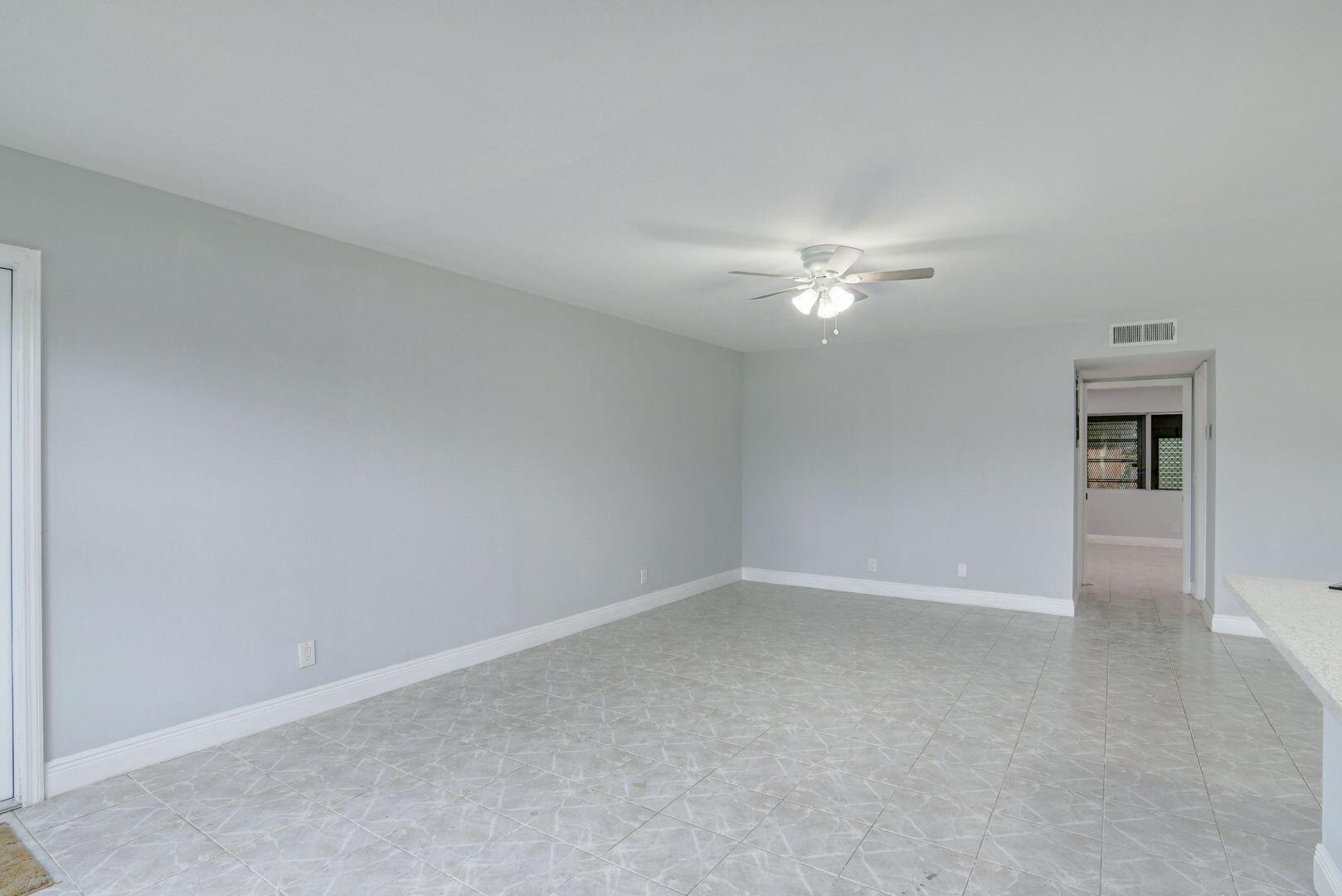 3301 Valley Road, Unit B Boynton Beach, FL 33435 - Photo 6 of 27 LIVING ROOM