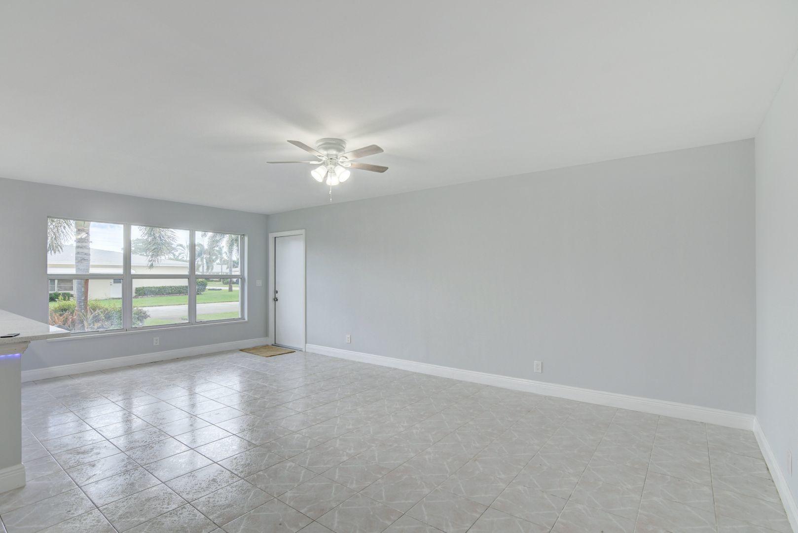 3301 Valley Road, Unit B Boynton Beach, FL 33435 - Photo 7 of 27 LIVING ROOM