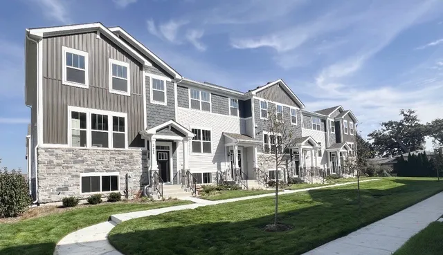 $409,900 | 241 Settlers Place, West Dundee, IL 60118