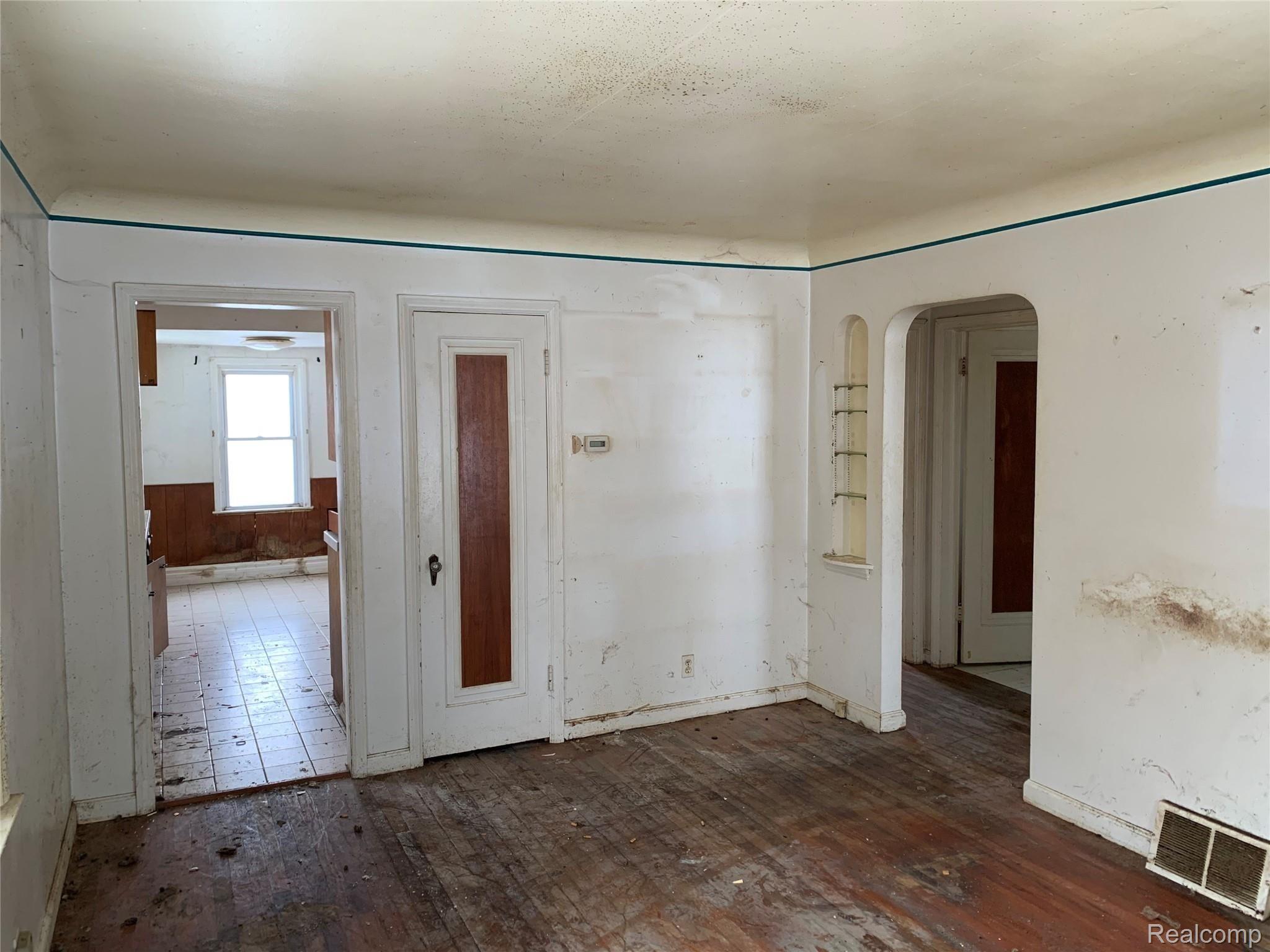 2475 Normadele Street Waterford, MI 48328 - Photo 5 of 19 IMG_1850.jpg