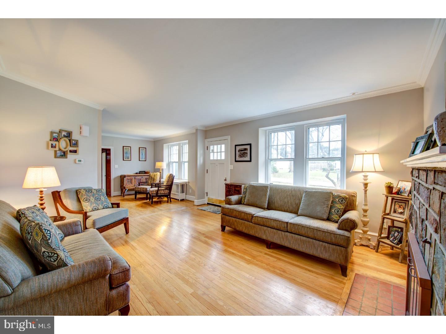 302 Baynard Boulevard Wilmington, DE 19803 - Photo 2 of 25 Living Room