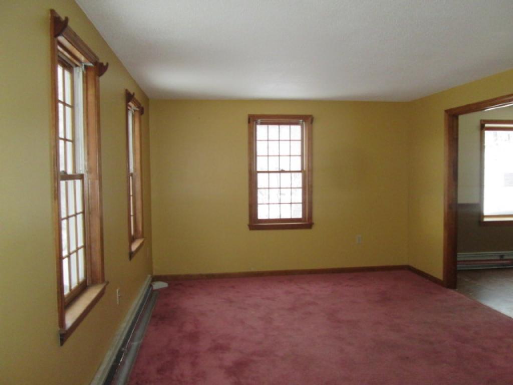 143 Mammoth Road Hooksett, NH 03106 - Photo 3 of 13