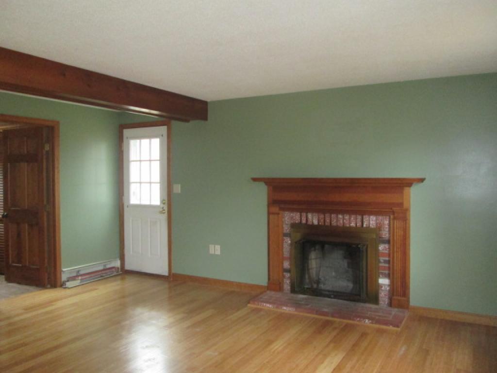 143 Mammoth Road Hooksett, NH 03106 - Photo 8 of 13
