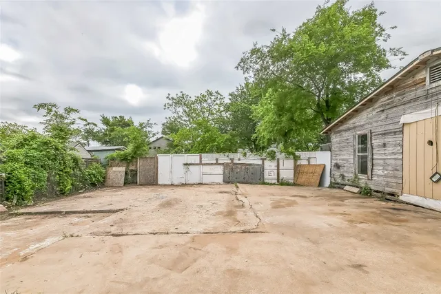 a backyard of a house with plants and trees