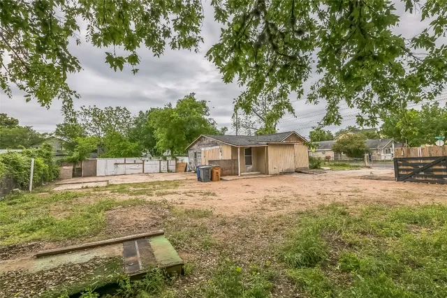 a house view with a outdoor space