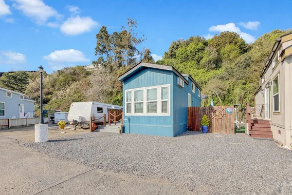 $179,500 | 32200 North Harbor Drive, Unit 9, Fort Bragg, CA 95437