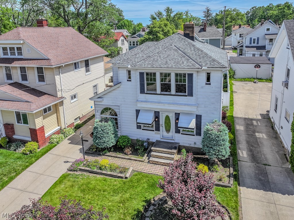 17709 Crestland Road Cleveland, OH 44119 - Photo 41 of 42 Drone view of Front of Home