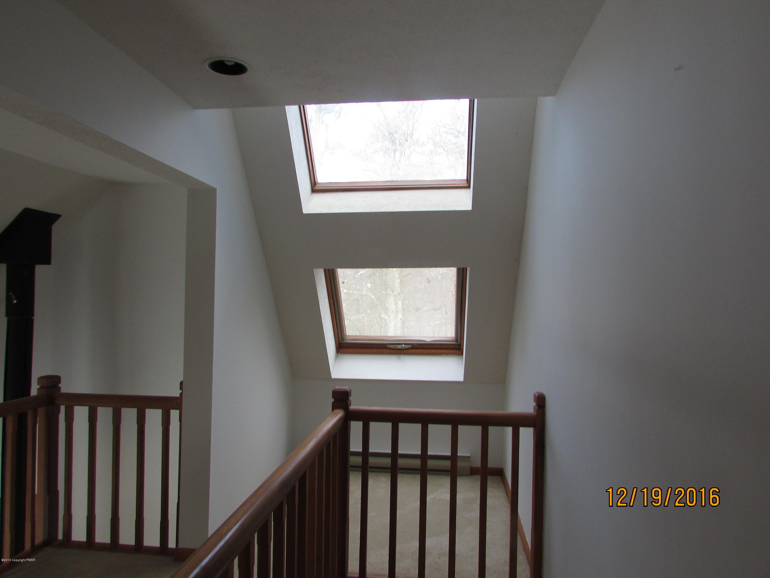 181 Doe Loop Bushkill, PA 18324 - Photo 11 of 34 181 Doe Loop Skylights