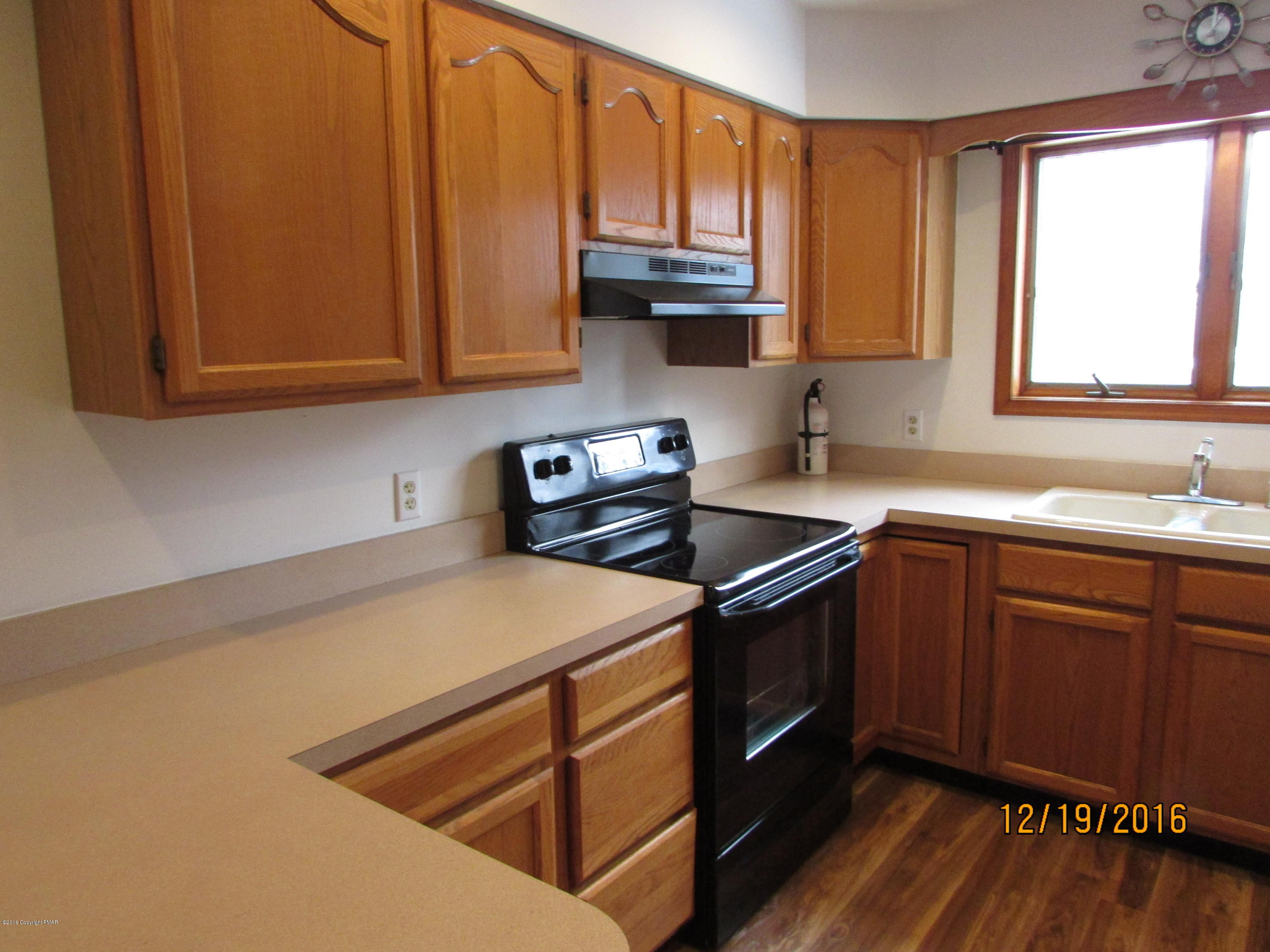 181 Doe Loop Bushkill, PA 18324 - Photo 15 of 34 181 Doe Loop kitchen view 2