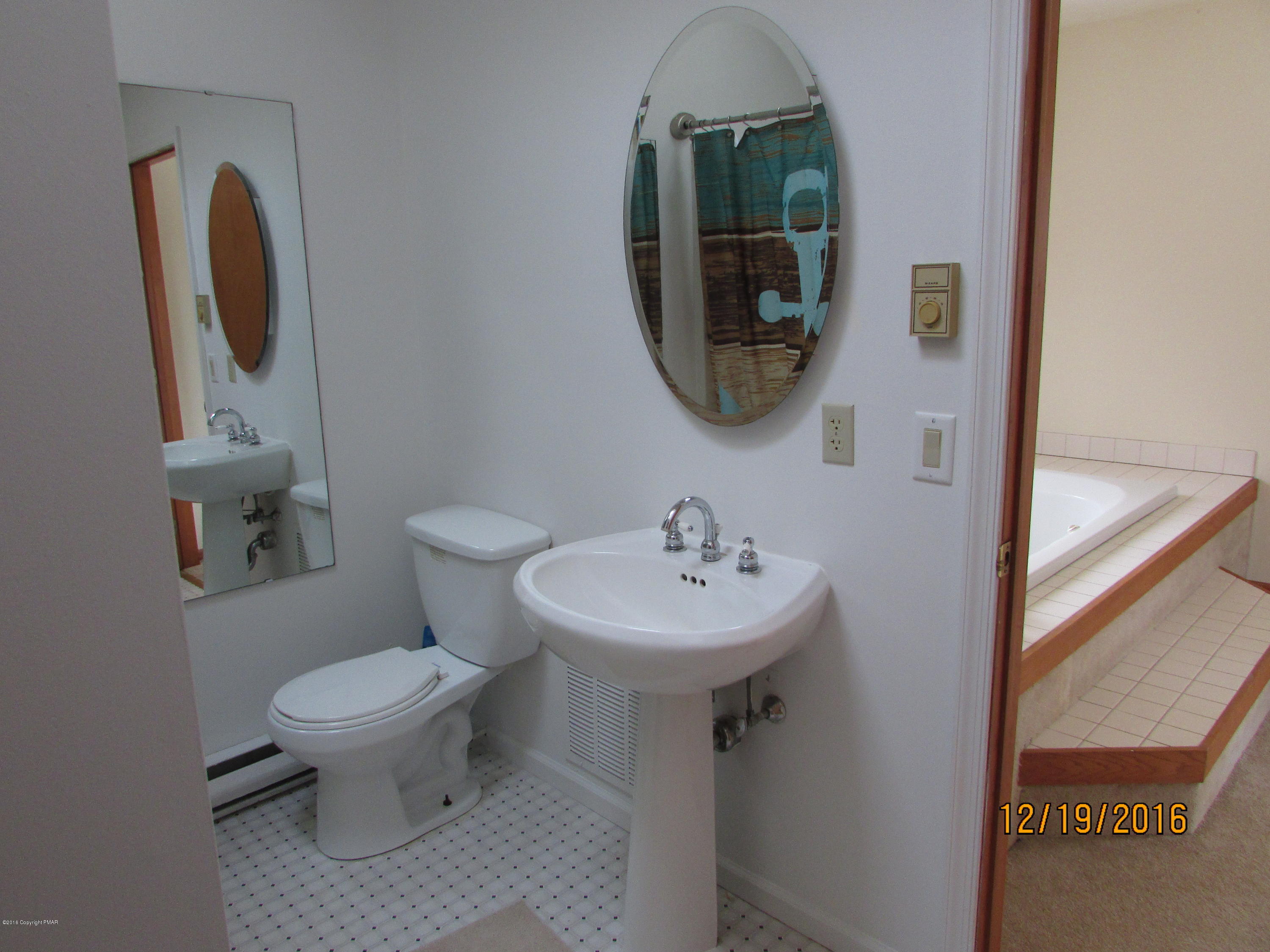 181 Doe Loop Bushkill, PA 18324 - Photo 23 of 34 181 Doe Loop Master Bath view 2