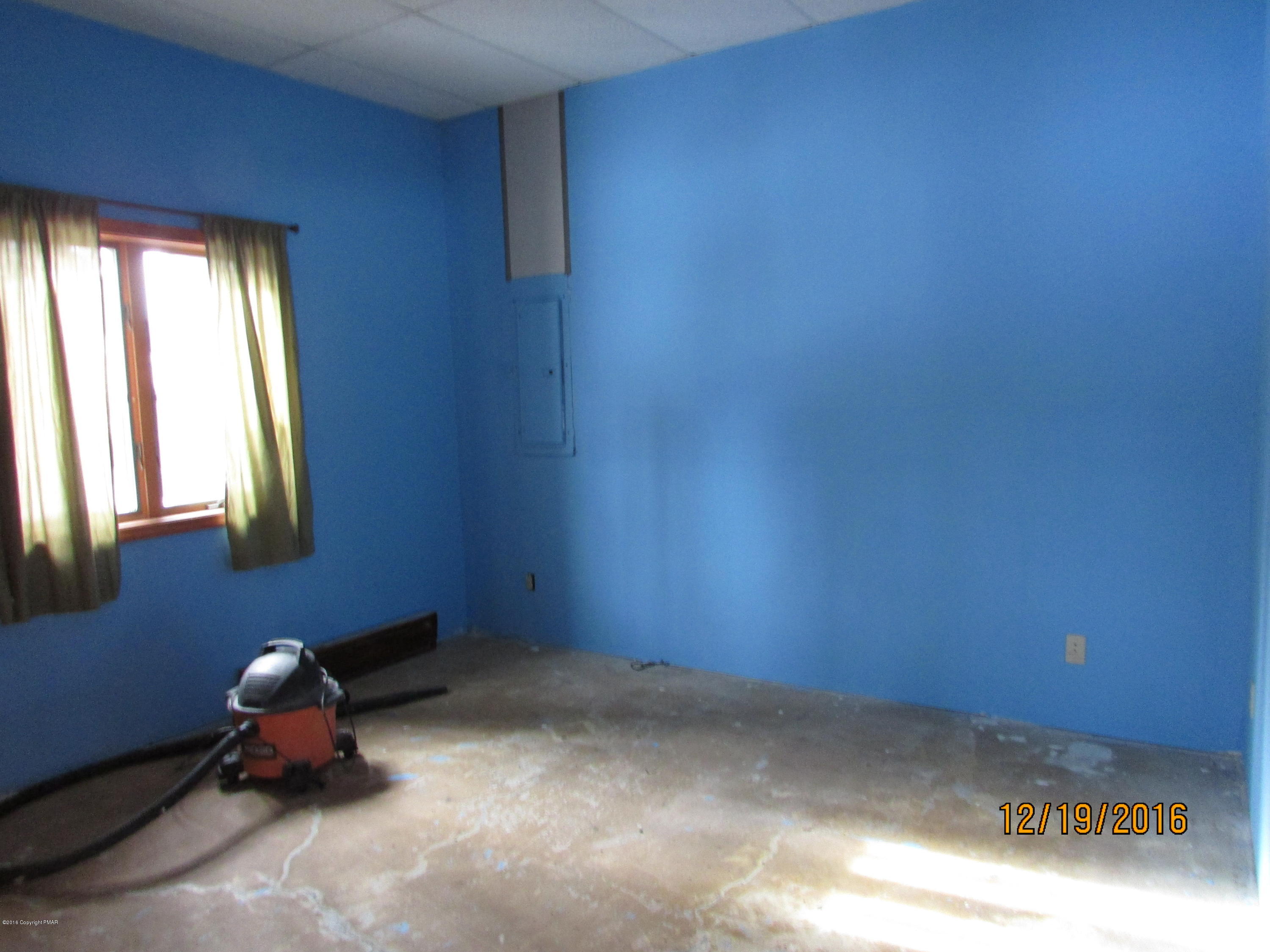 181 Doe Loop Bushkill, PA 18324 - Photo 25 of 34 181 Doe Loop Potential 4th Bedroom
