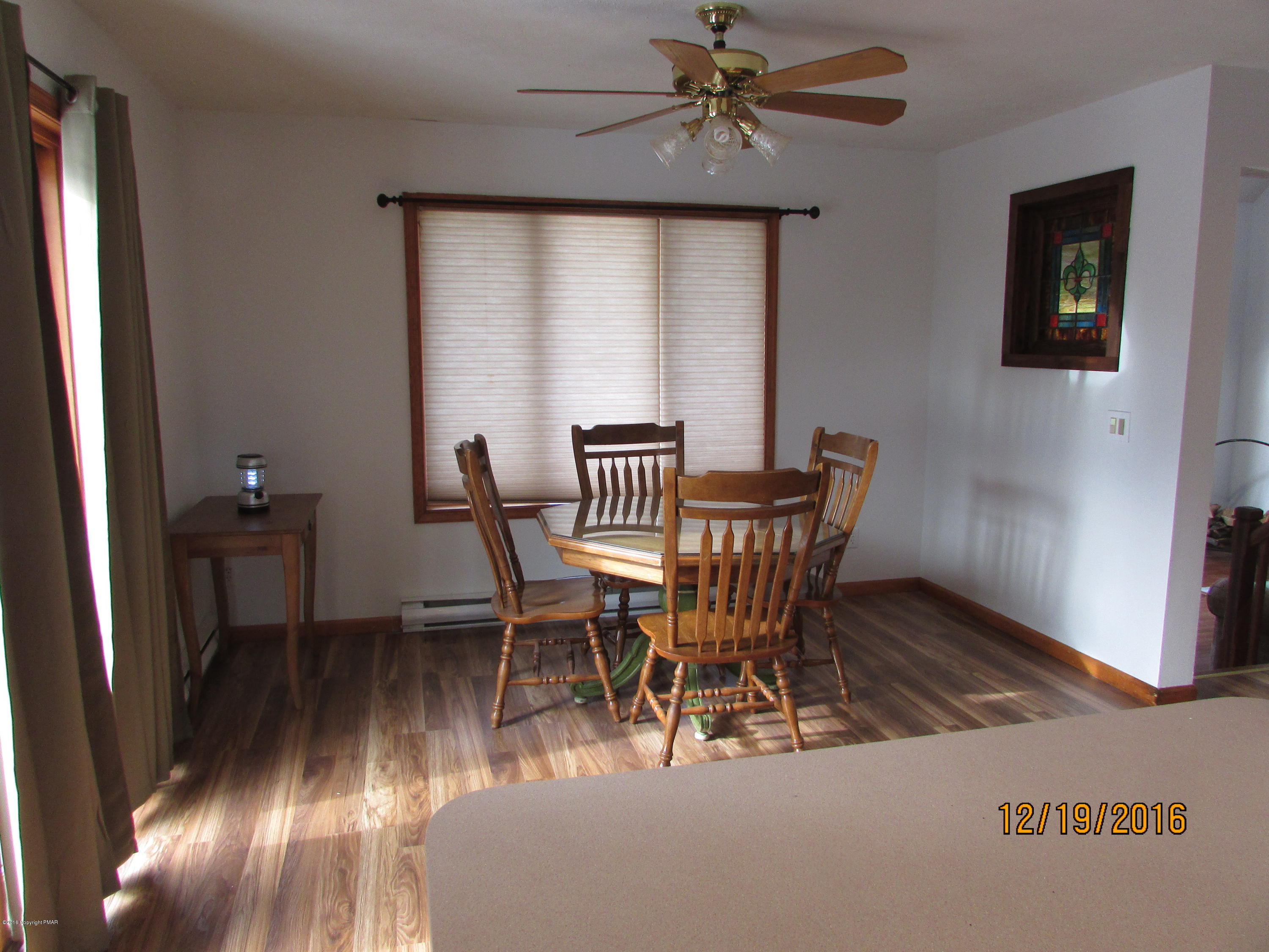 181 Doe Loop Bushkill, PA 18324 - Photo 4 of 34 181 Doe Loop dining area view 2