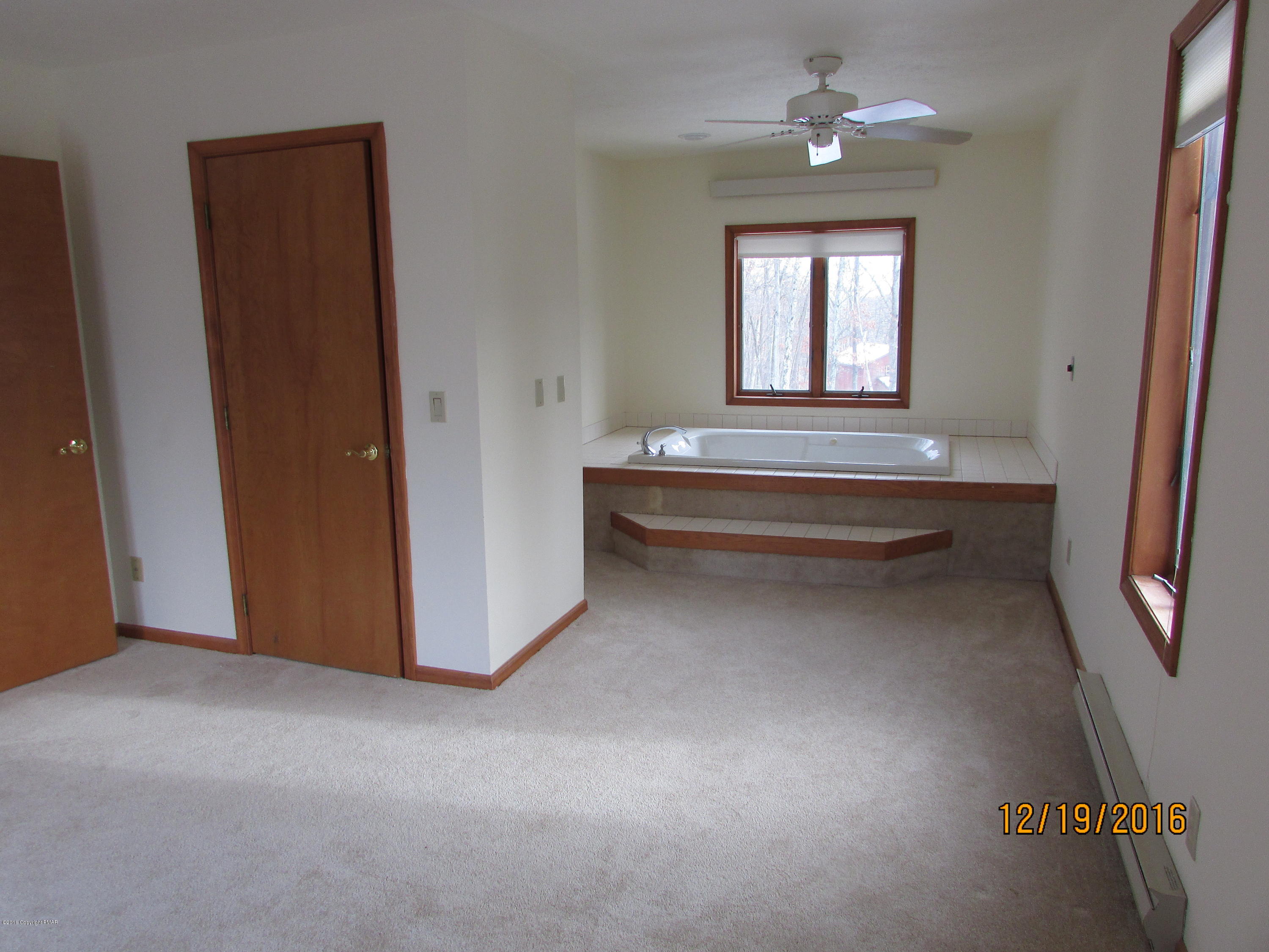 181 Doe Loop Bushkill, PA 18324 - Photo 5 of 34 Master Bedroom and whirlpool tub