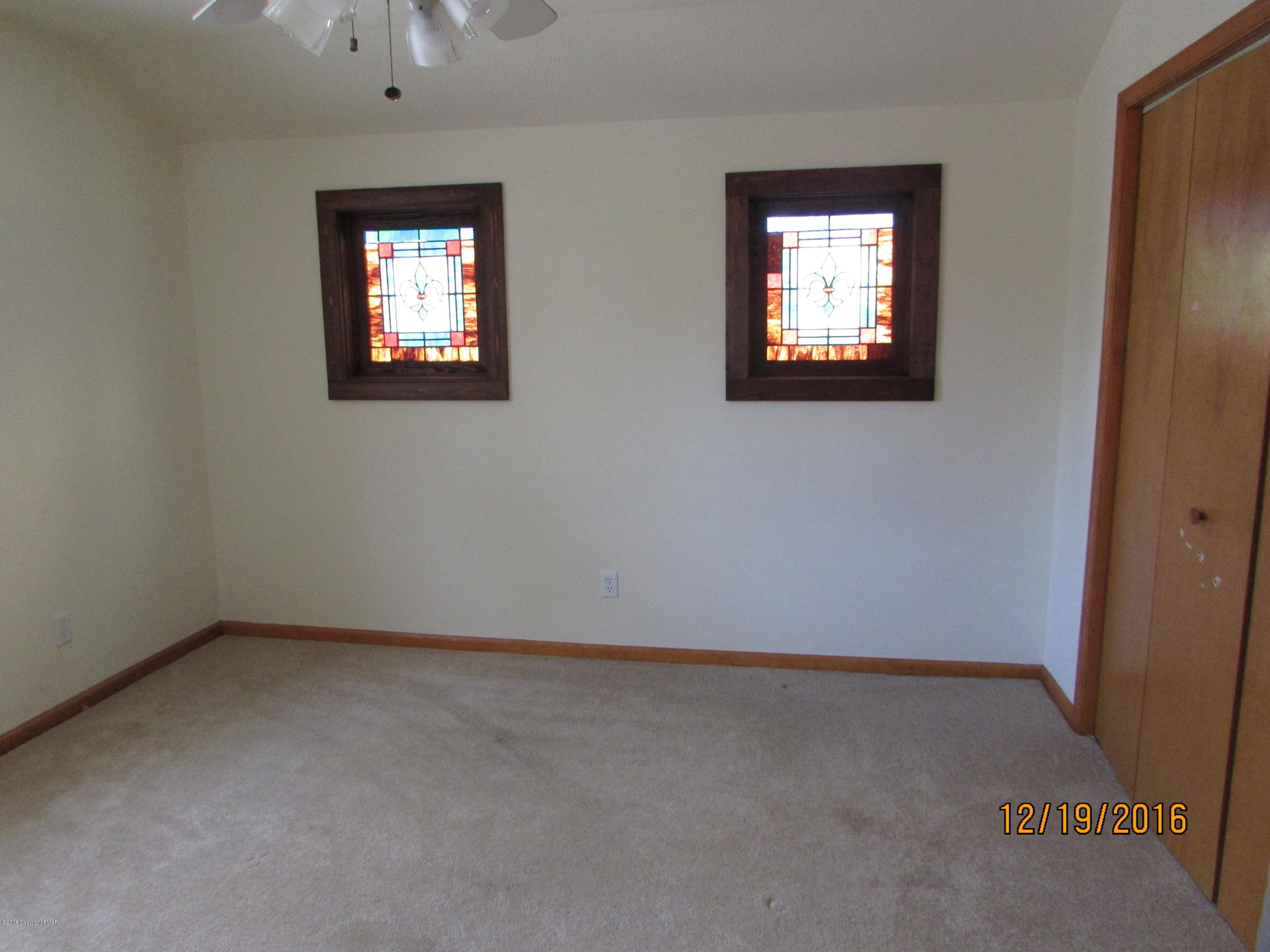 181 Doe Loop Bushkill, PA 18324 - Photo 7 of 34 181 Doe Loop Bedroom 3