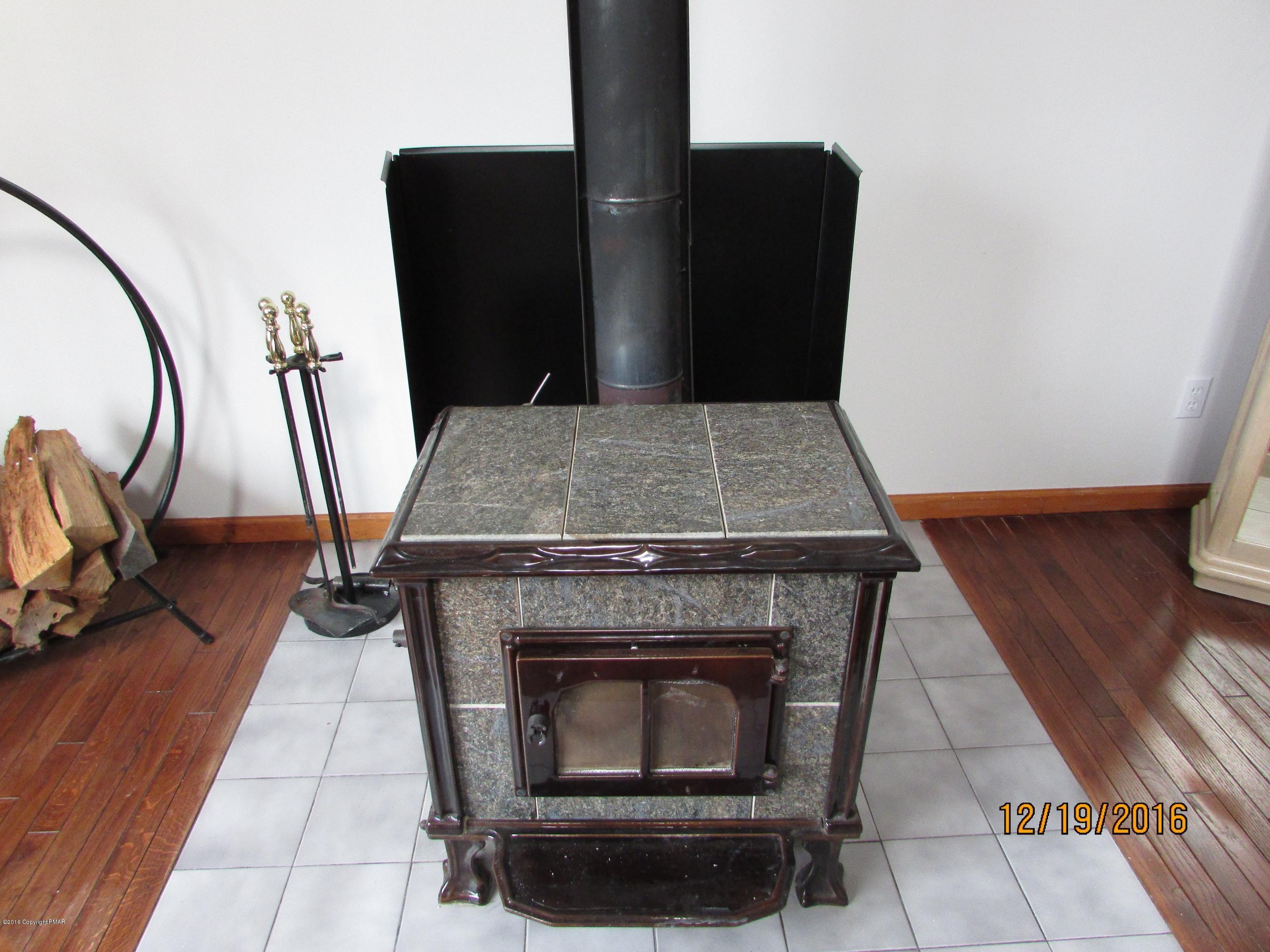 181 Doe Loop Bushkill, PA 18324 - Photo 8 of 34 181 Doe Loop wood burning stove