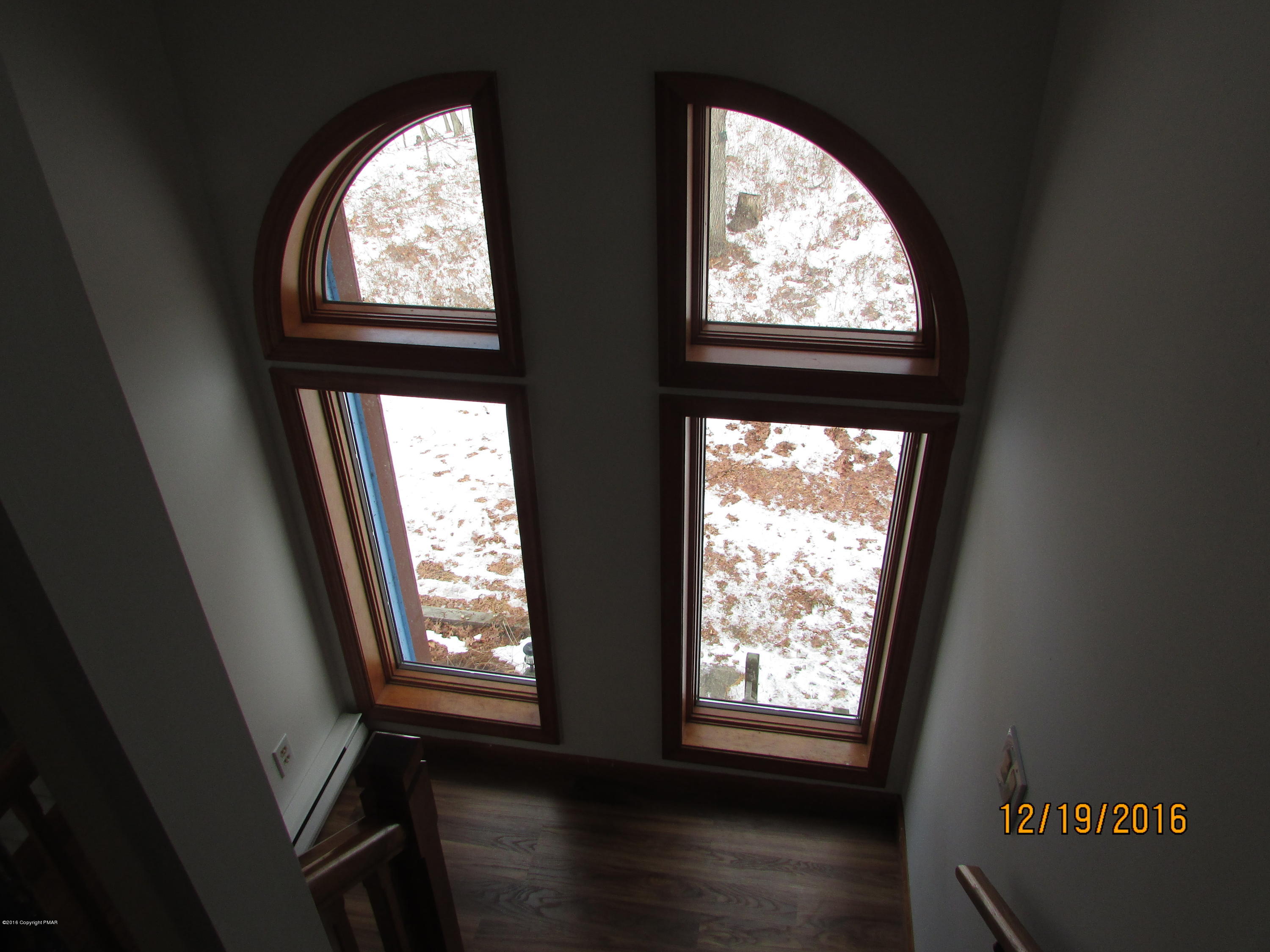 181 Doe Loop Bushkill, PA 18324 - Photo 10 of 34 181 Doe Loop Palladium window