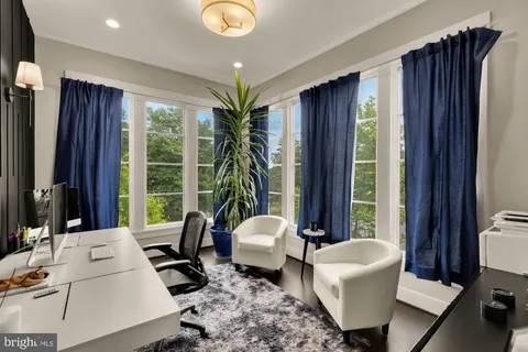 $2,750,000 | 3701-38 38th Street North, Arlington, VA 22207