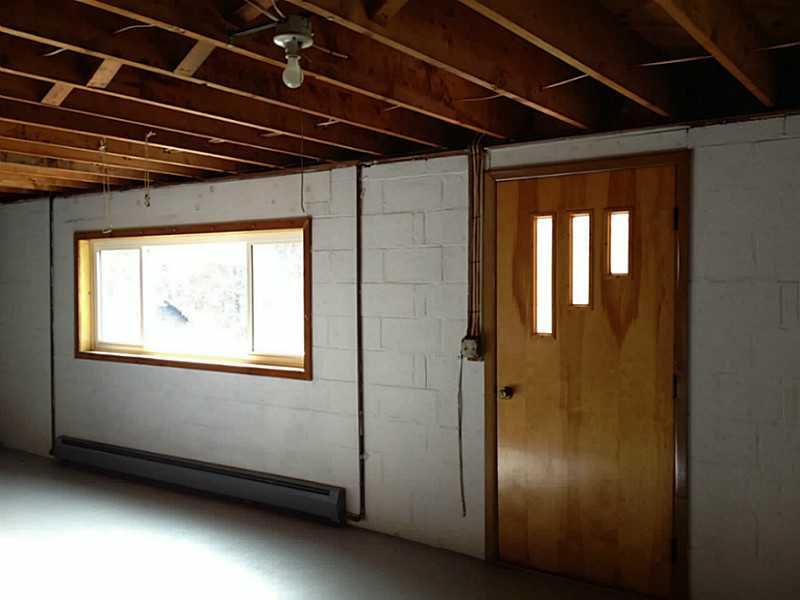 90 Hawk Road Home, PA 15747 - Photo 5 of 12 Entry/Foyer.