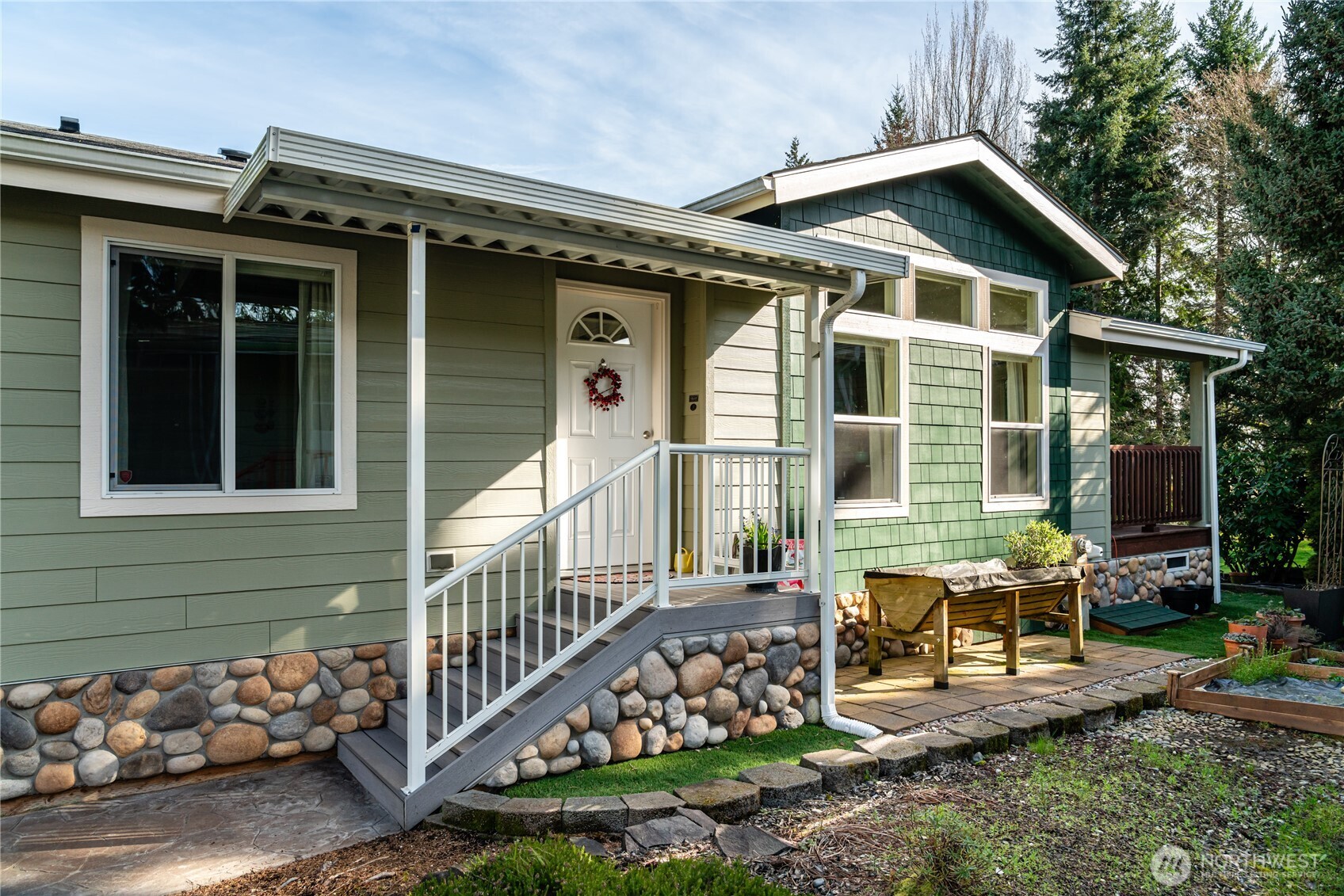 815 124th Street Southwest Everett, WA 98204 - Photo 2 of 40