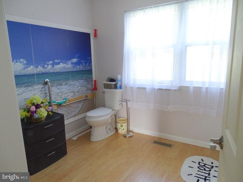 60 Spring Hill Drive Laurel Springs, NJ 08021 - Photo 17 of 35 Full Bathroom - Main Level - Handicap Accessible