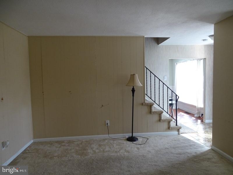 60 Spring Hill Drive Laurel Springs, NJ 08021 - Photo 5 of 35 Living Room
