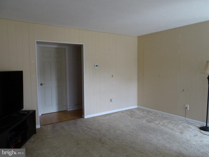 60 Spring Hill Drive Laurel Springs, NJ 08021 - Photo 7 of 35 Living Room