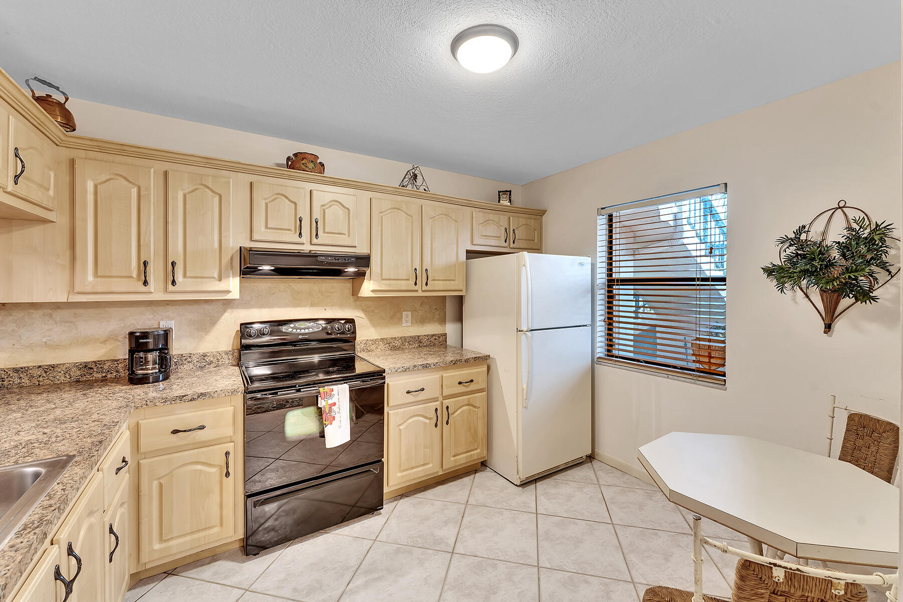 22112 Palms Way, Unit 101 Boca Raton, FL 33433 - Photo 7 of 35 DSC00236