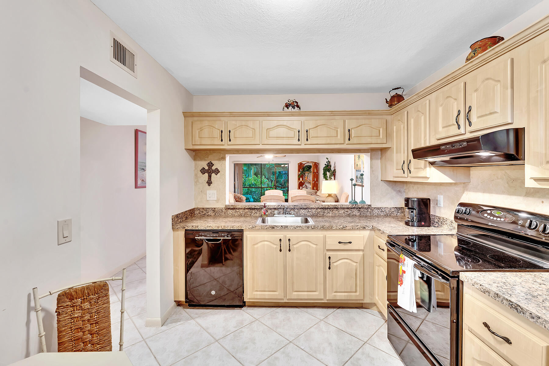 22112 Palms Way, Unit 101 Boca Raton, FL 33433 - Photo 8 of 35 DSC00246