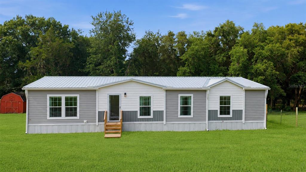 14450 Southeast Sunset Harbor Road Weirsdale, FL 32195 - Photo 1 of 37