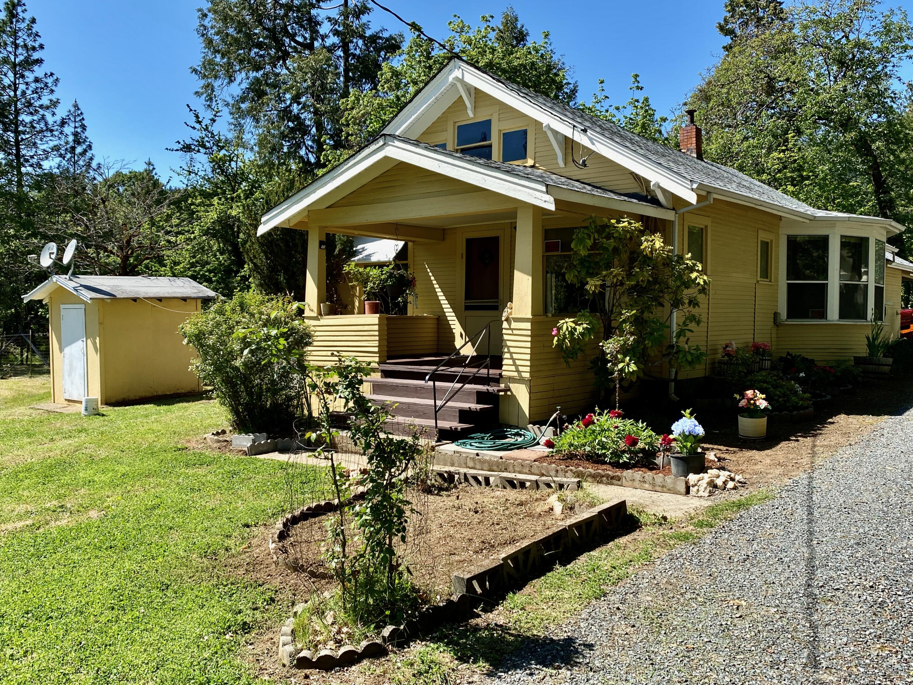 6800 Hugo Road Grants Pass, OR 97526 - Photo 5 of 24 IMG_9761 (2)