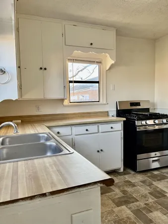 $1,350 | 2201 28th Street, Unit FRONT, Lubbock, TX 79411