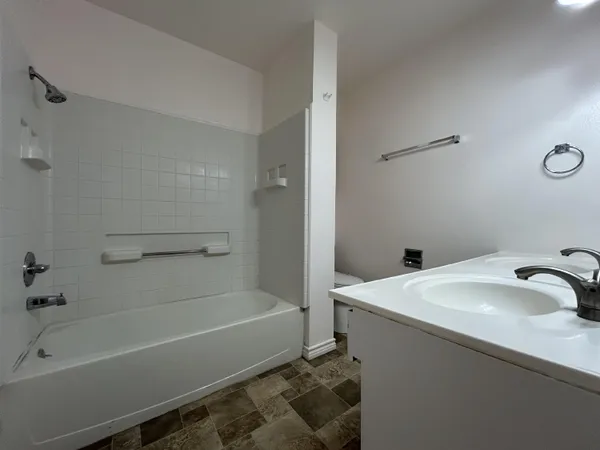$1,095 | 2201 28th Street, Unit FRONT, Lubbock, TX 79411