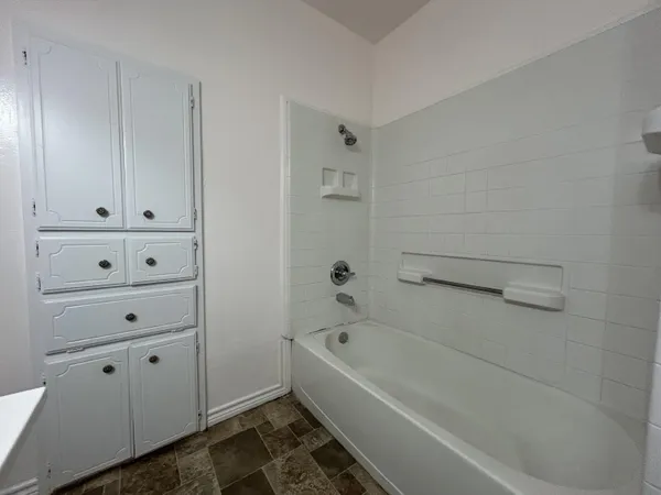 $1,095 | 2201 28th Street, Unit FRONT, Lubbock, TX 79411