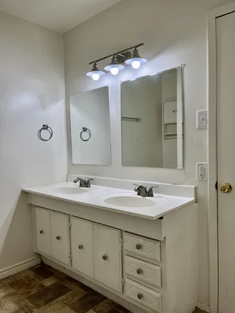 $1,350 | 2201 28th Street, Unit FRONT, Lubbock, TX 79411