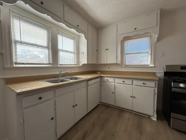 $1,095 | 2201 28th Street, Unit FRONT, Lubbock, TX 79411