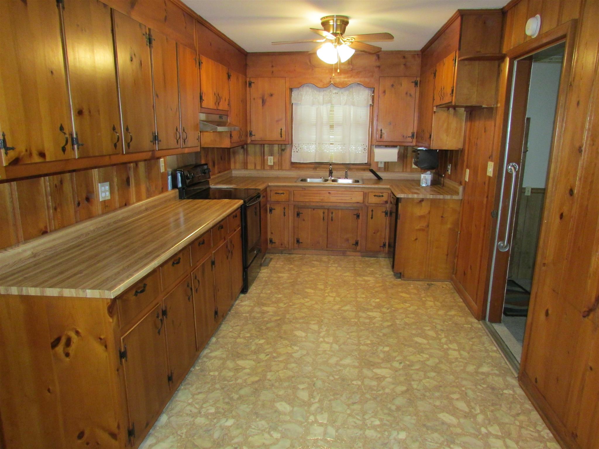208 Cobb Road Tullahoma, TN 37388 - Photo 3 of 16 Gallery Image 3