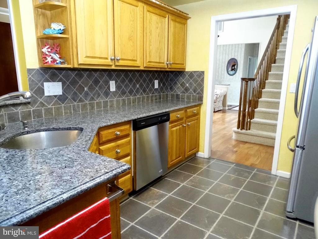 81 Cranmer Road Bayville, NJ 08721 - Photo 7 of 44 Gallery Image 7
