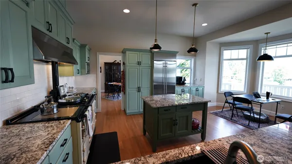 $1,690,000 | 7240 Holmes Island Road Southeast, Lacey, WA 98503